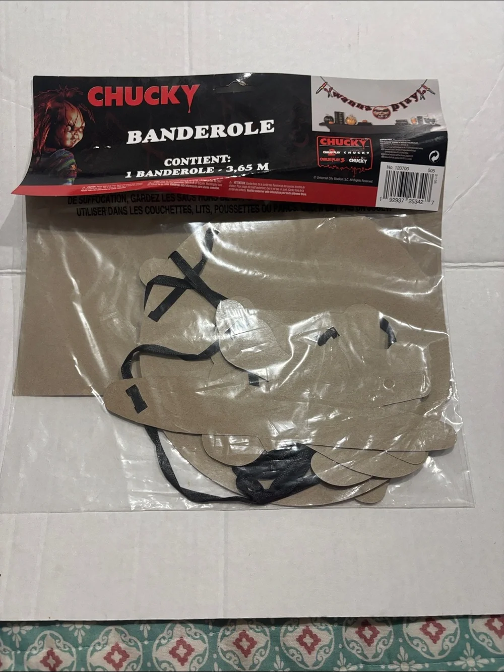Chucky 'Wanna Play' Banner - Black and Red Halloween Party Decor